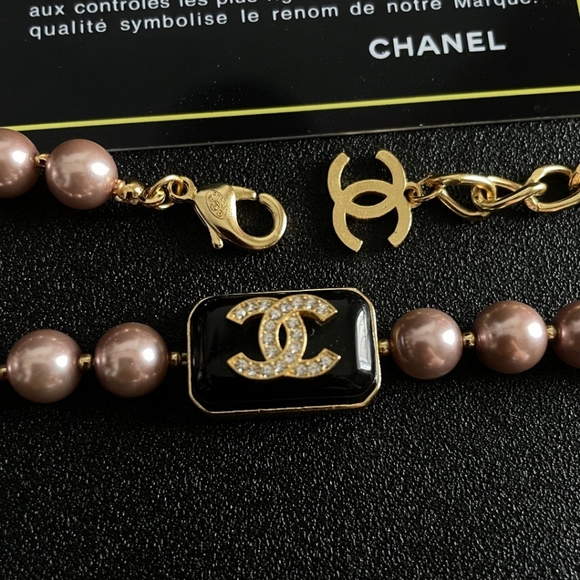 Chanel Pearl Necklace - Picture 4 of 9